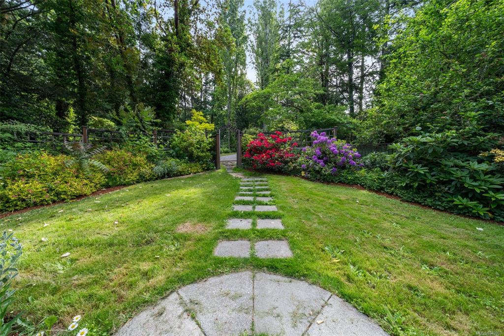 Fourth View of 5168 Santa Clara Ave, Saanich, BC, V8Y 1W4