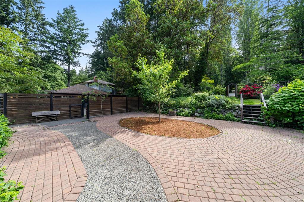 Fifth View of 5168 Santa Clara Ave, Saanich, BC, V8Y 1W4