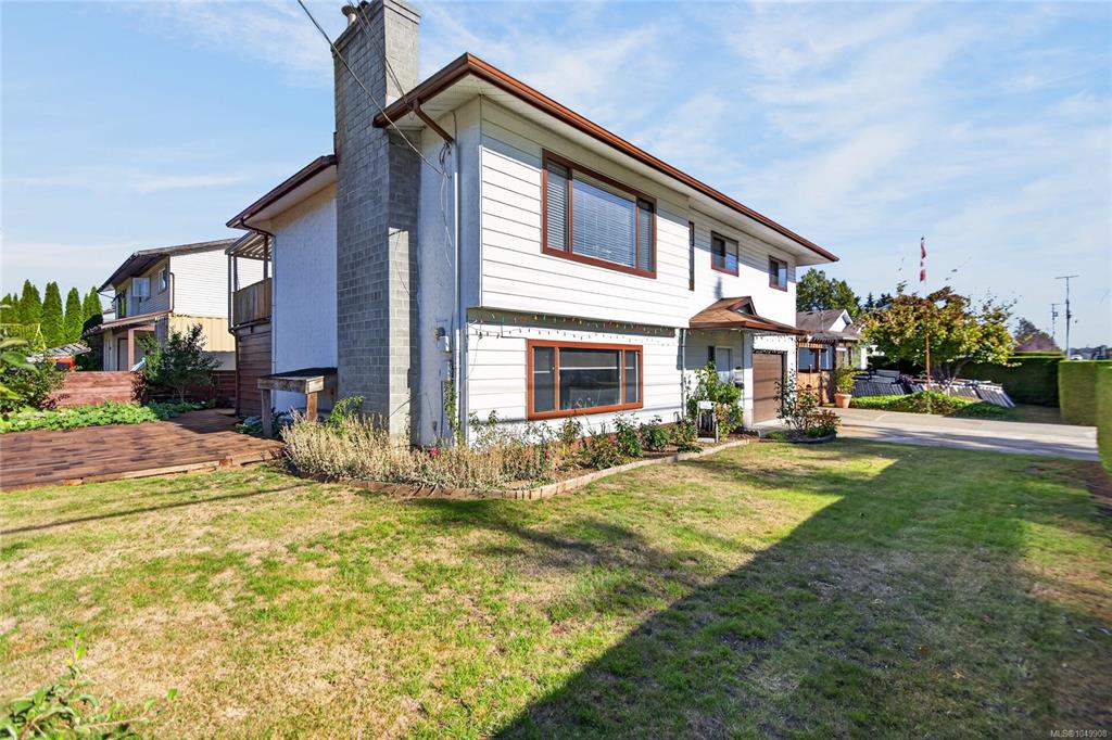 Third View of 1083 26th St, Courtenay, BC, V9N 7G1