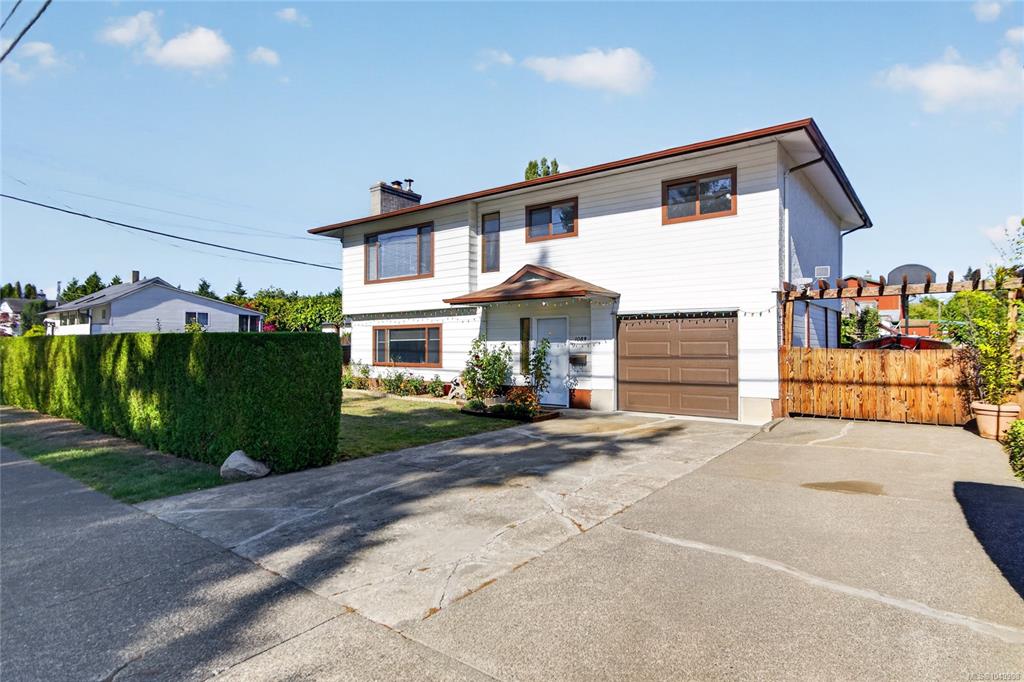 Fourth View of 1083 26th St, Courtenay, BC, V9N 7G1