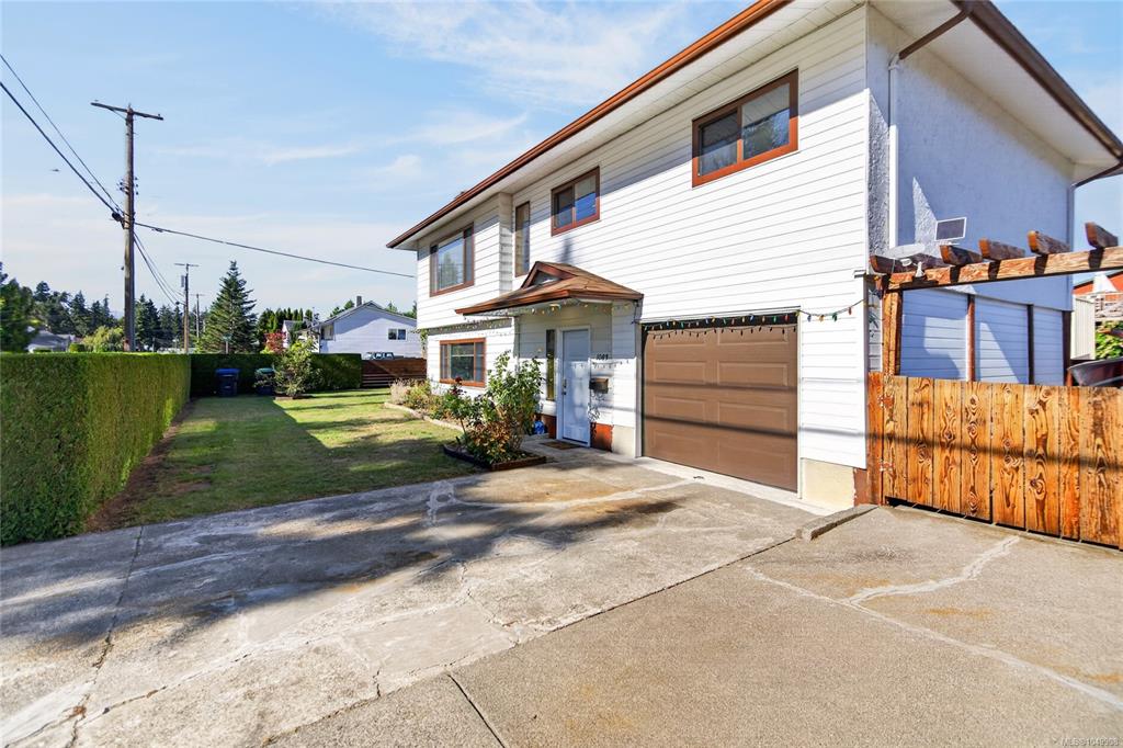 Fifth View of 1083 26th St, Courtenay, BC, V9N 7G1