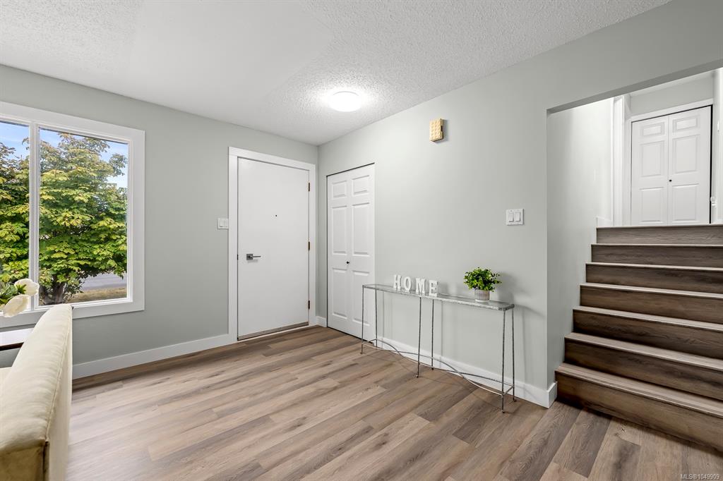 Fifth View of 163 James St, Parksville, BC, V9P 1H9