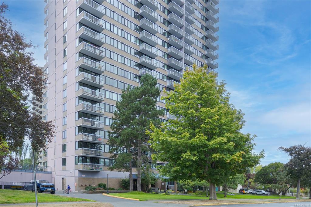 Second View of 647 Michigan St, Orchard House, Victoria, BC, V8V 1S9