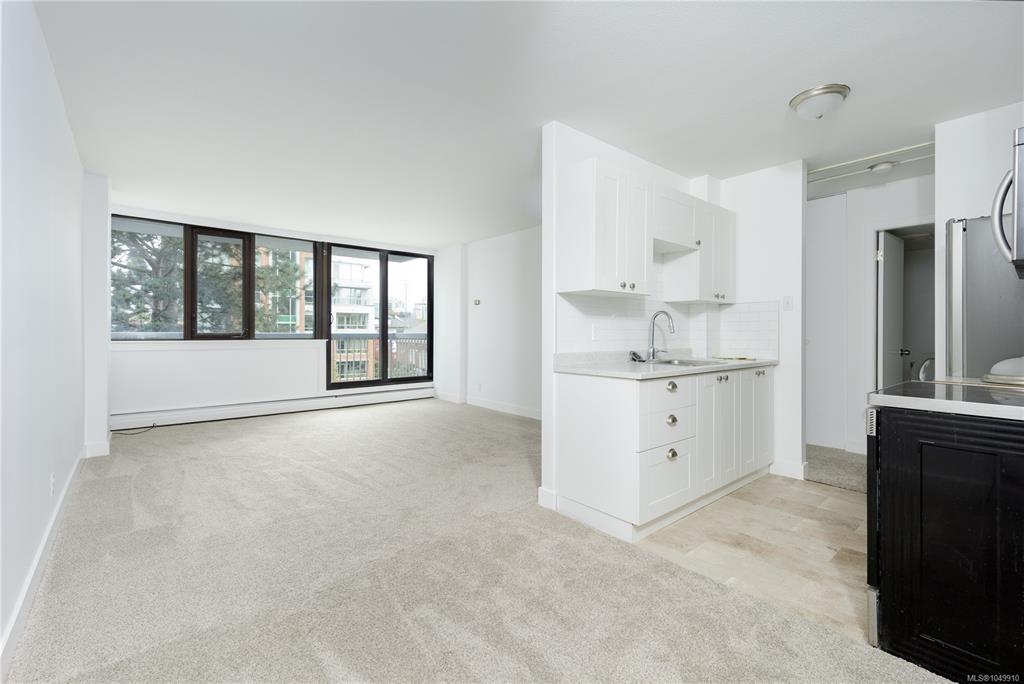 Third View of 647 Michigan St, Orchard House, Victoria, BC, V8V 1S9
