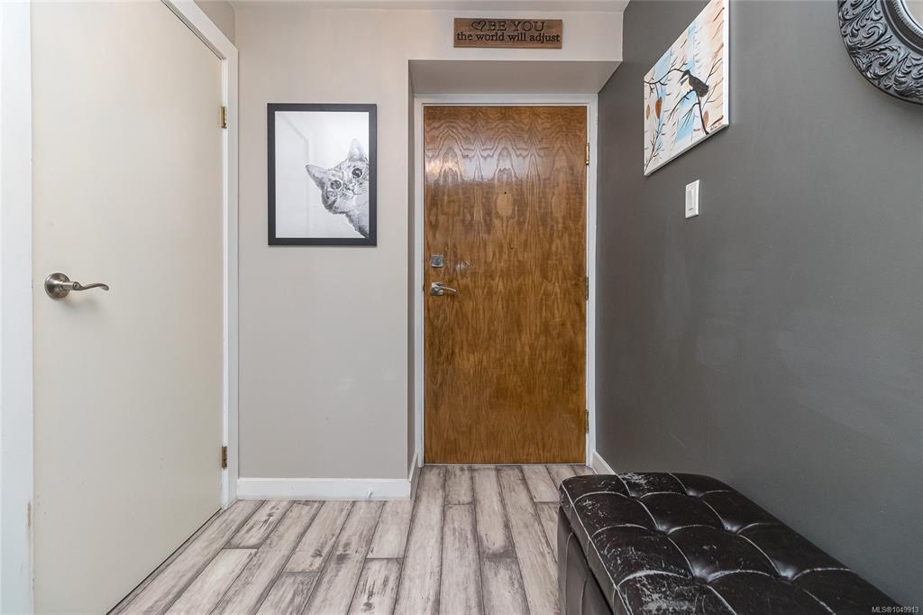Fifth View of 1010 View St, Victoria, BC, V8V 4Y3