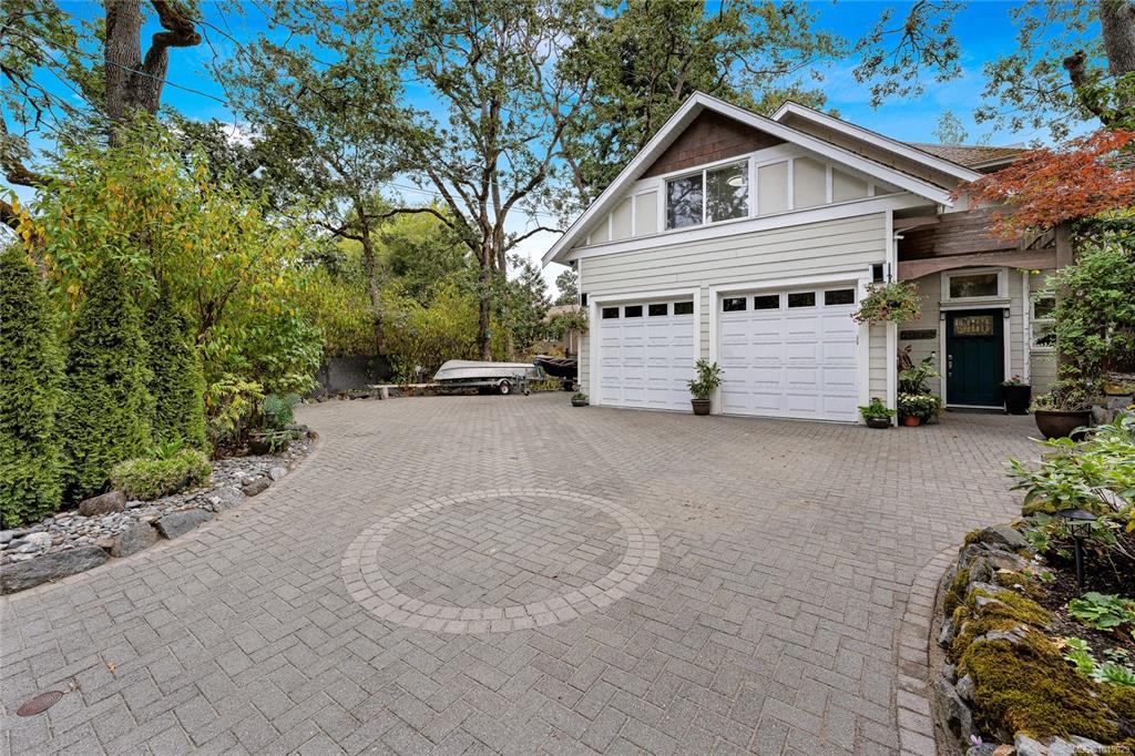 Second View of 4151 Quadra St, Saanich, BC, V8X 1L1