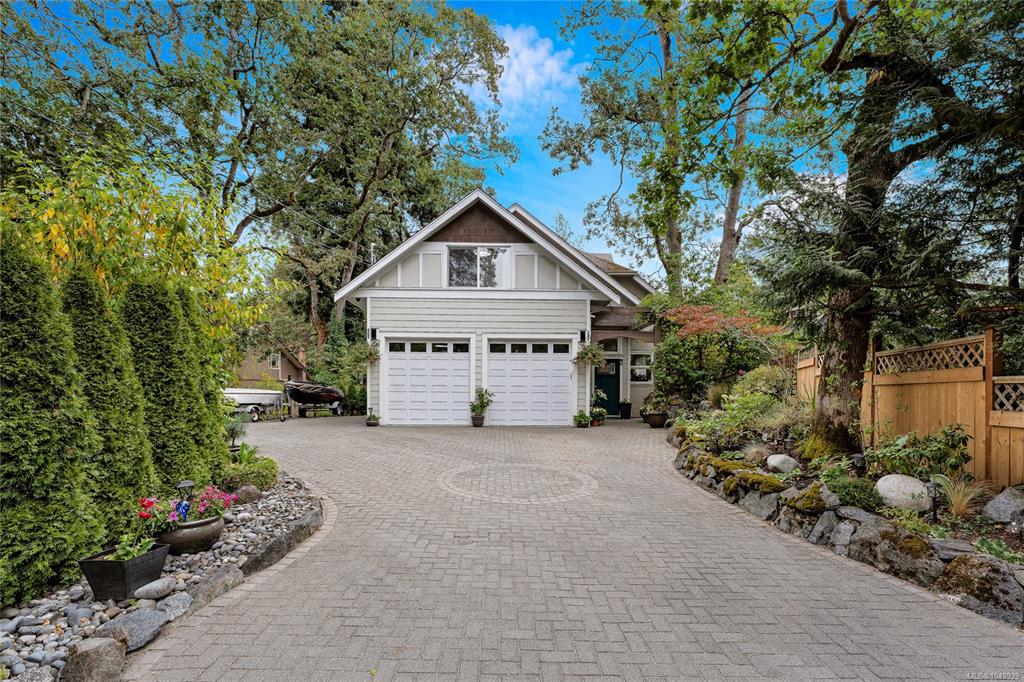 Third View of 4151 Quadra St, Saanich, BC, V8X 1L1