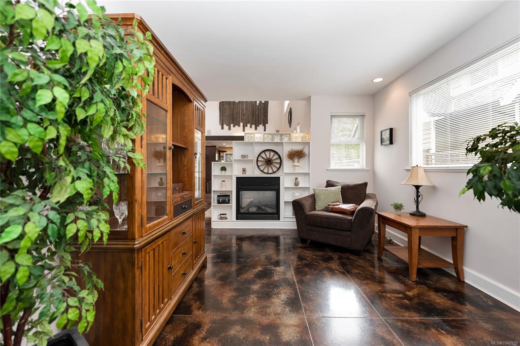 Fifth View of 4151 Quadra St, Saanich, BC, V8X 1L1