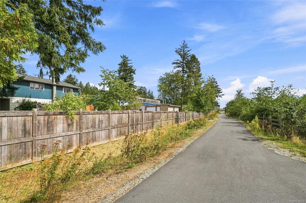Fifth View of 2247 Rosstown Rd, Nanaimo, BC, V9T 3R4