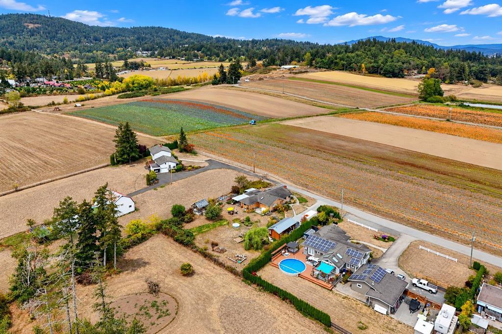 Fourth View of 2105 Straitsview Rd, Central Saanich, BC, V0S 1A0