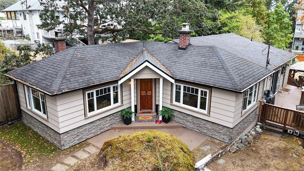 Second View of 180 Island Hwy, View Royal, BC, V9B 1G2
