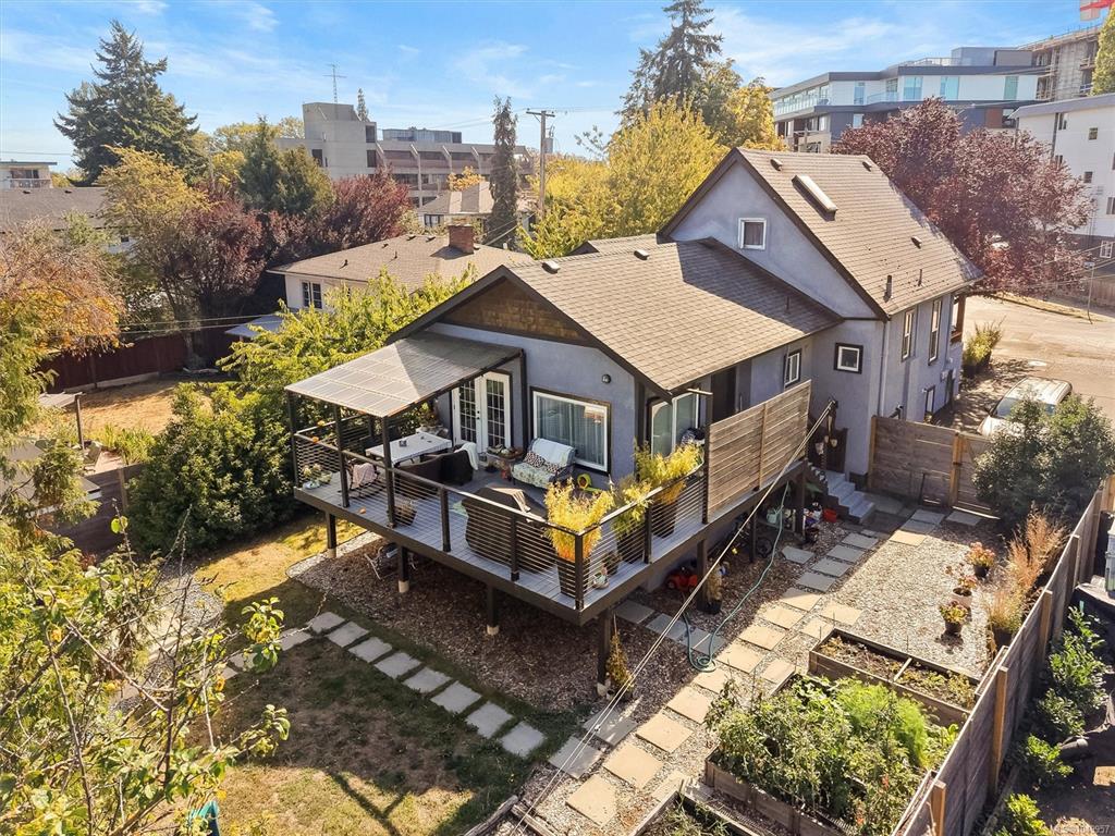Fifth View of 1746 Pembroke St, Victoria, BC, V8R 1W6