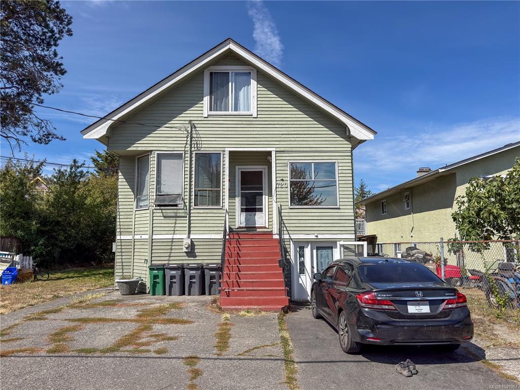 Third View of 720 Vernon Ave, Saanich, BC, V8Z 3X6