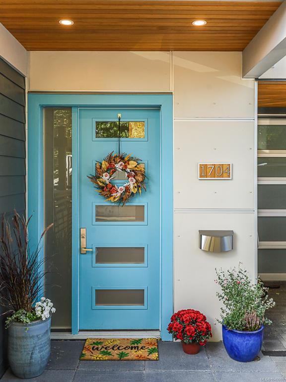 Third View of 1704 Coronation Ave, Victoria, BC, V8R 1X2