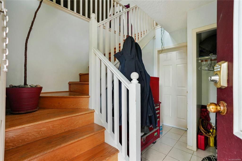 Fourth View of 877 Admirals Rd, Esquimalt, BC, V9A 2P1