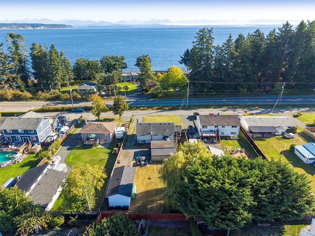 Third View of 3648 Island Hwy S, Campbell River, BC, V9W 1E6