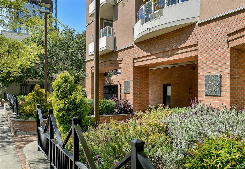 Third View of 930 Yates St, Victoria, BC, V8V 4Z3