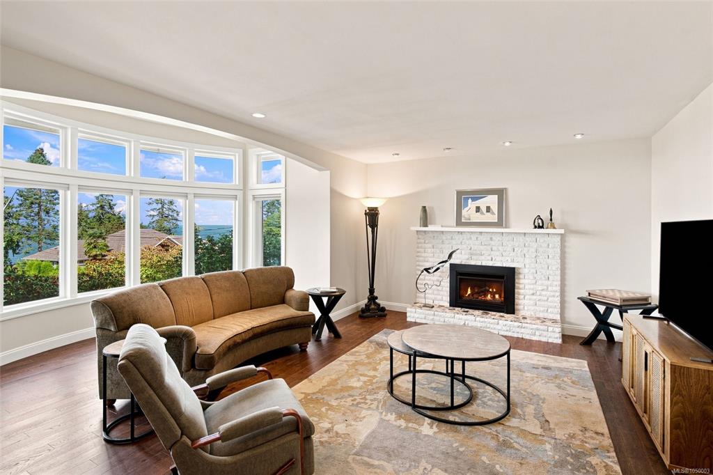 Third View of 5455 Bayshore Dr, Nanaimo, BC, V9V 1G8