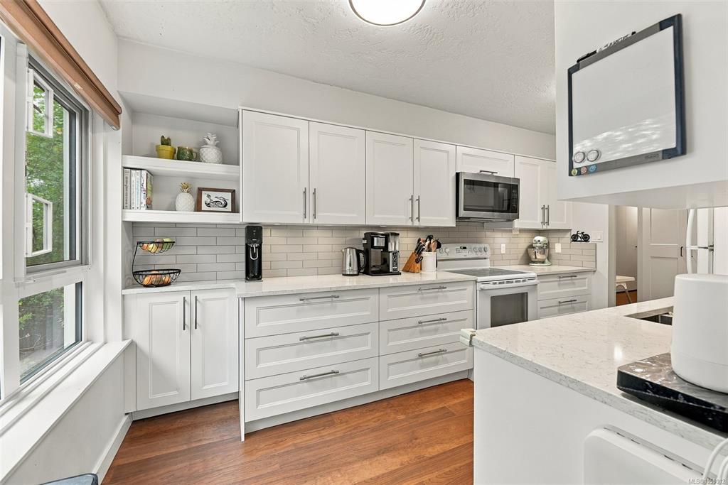 Third View of 1500 Elford St, Victoria, BC, V8R 3X8