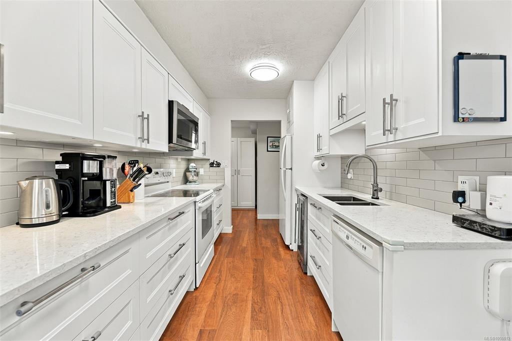 Fifth View of 1500 Elford St, Victoria, BC, V8R 3X8