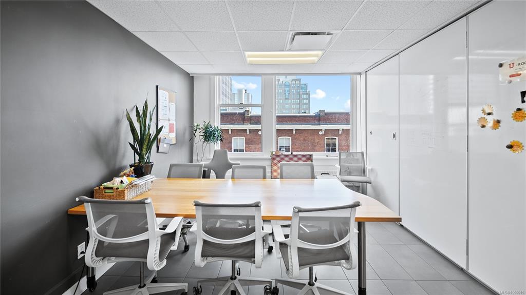 645 Fort St, 1050015, BC,