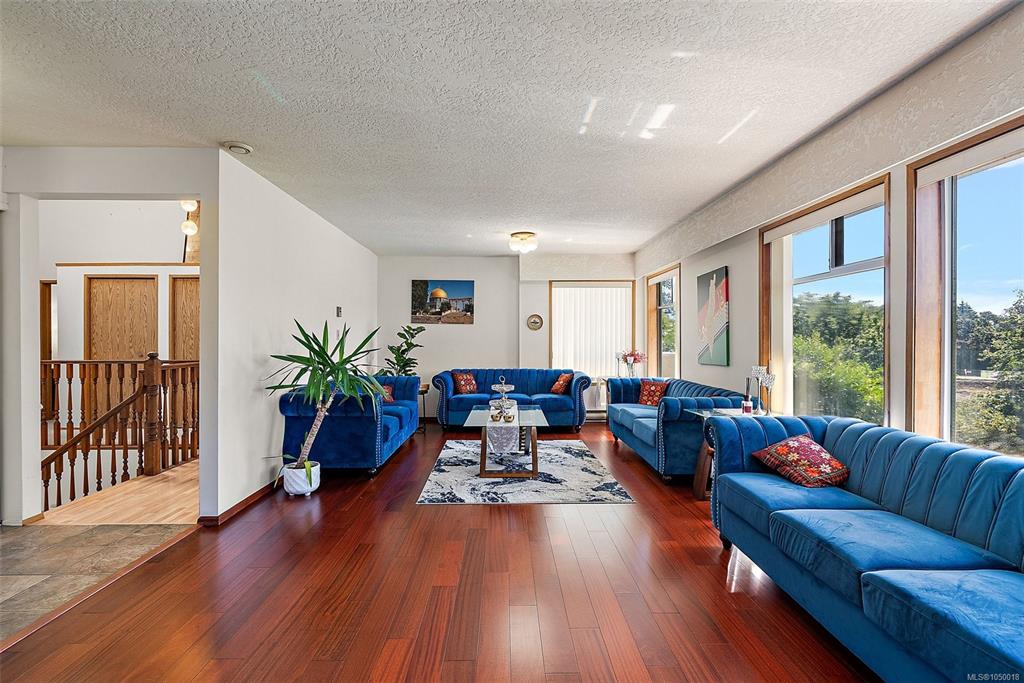 Third View of 3301 Argyle Pl, Saanich, BC, V8P 5R8