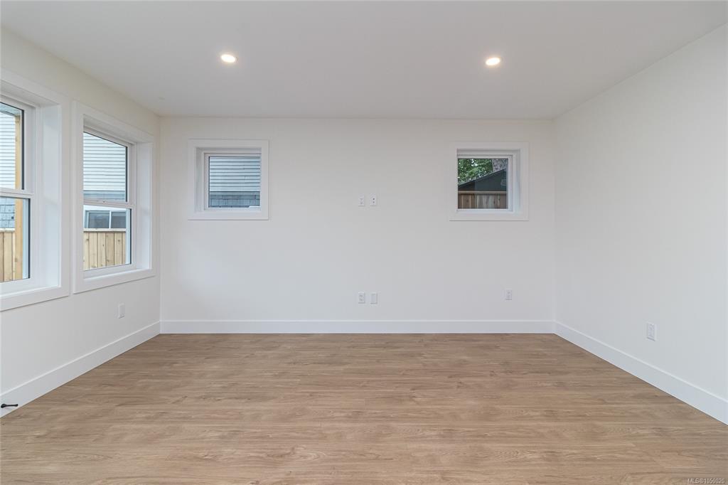 Fifth View of 2235 Shelbourne St, Victoria, BC, V8R 4L2