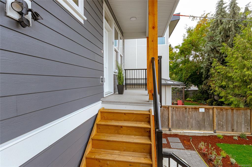 Fourth View of 2235 Shelbourne St, Victoria, BC, V8R 4L2
