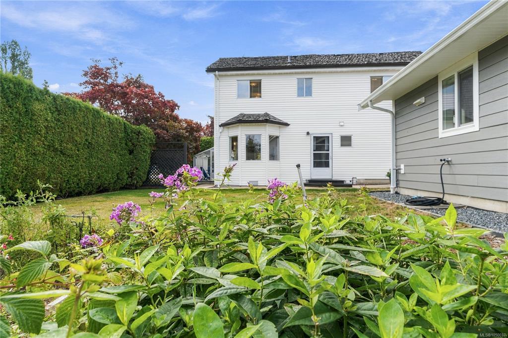 Third View of 1 Sylvan Cres, Parksville, BC, V9P 1H1