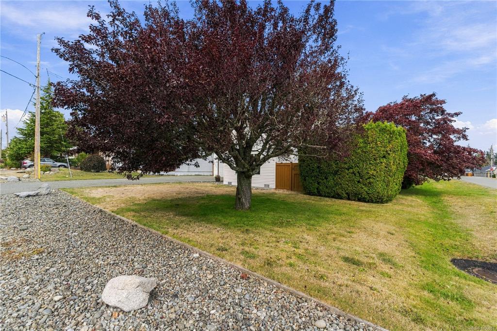 Fourth View of 1 Sylvan Cres, Parksville, BC, V9P 1H1
