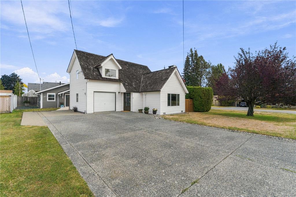 Fifth View of 1 Sylvan Cres, Parksville, BC, V9P 1H1