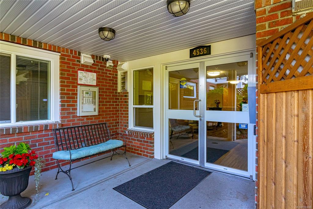 Third View of 4536 Viewmont Ave, Viewmont Heights, Saanich, BC, V8Z 5L2