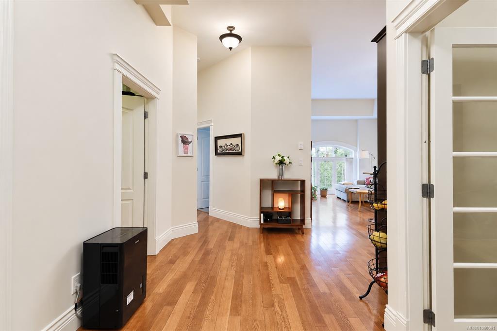 Fourth View of 1602 Quadra St, The Palladian, Victoria, BC, V8W 2L4