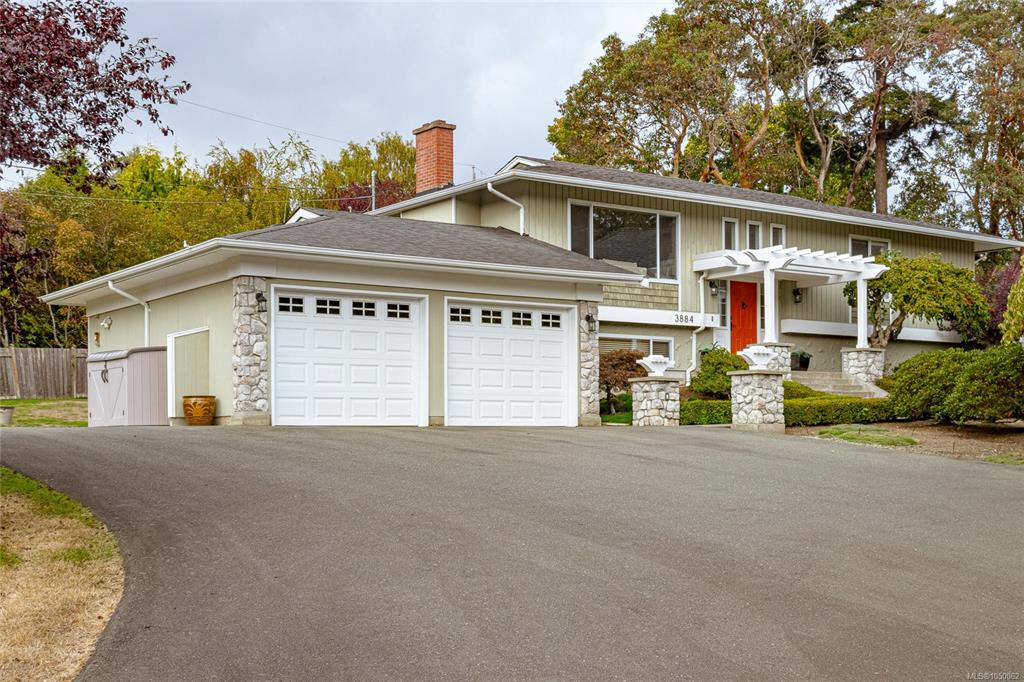 3884 Finnerty Rd, 1050062, BC,