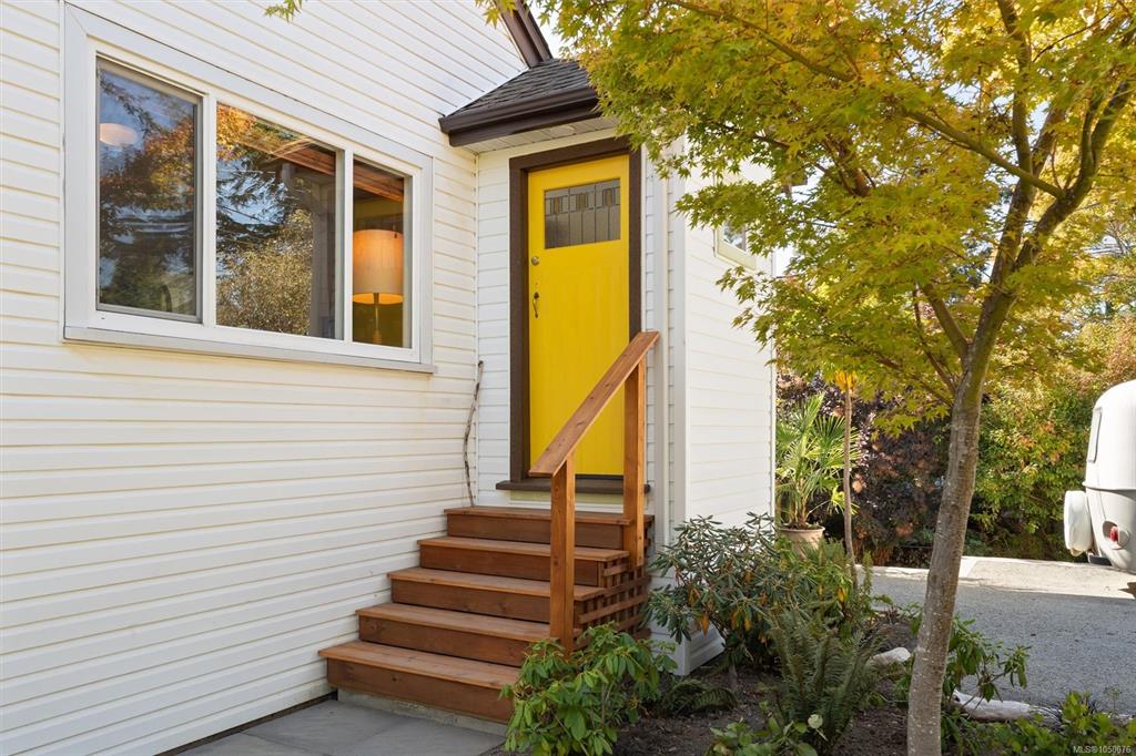 Fourth View of 3015 Earl Grey St, Saanich, BC, V9B 1L1