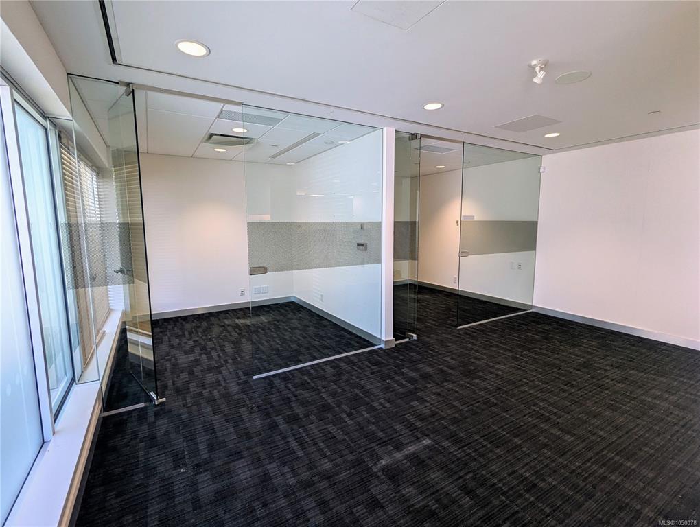 Fifth View of 1831 Oak Bay Ave, Victoria, BC, V8R 1C3