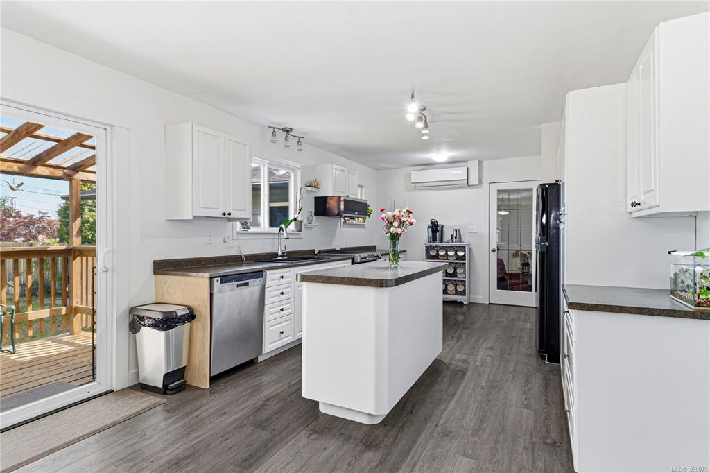 Third View of 920 Watson Cres, Campbell River, BC, V9W 5N4