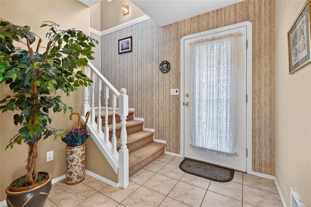 Third View of 395 Nim Nim Ave, Courtenay, BC, V9N 5P9