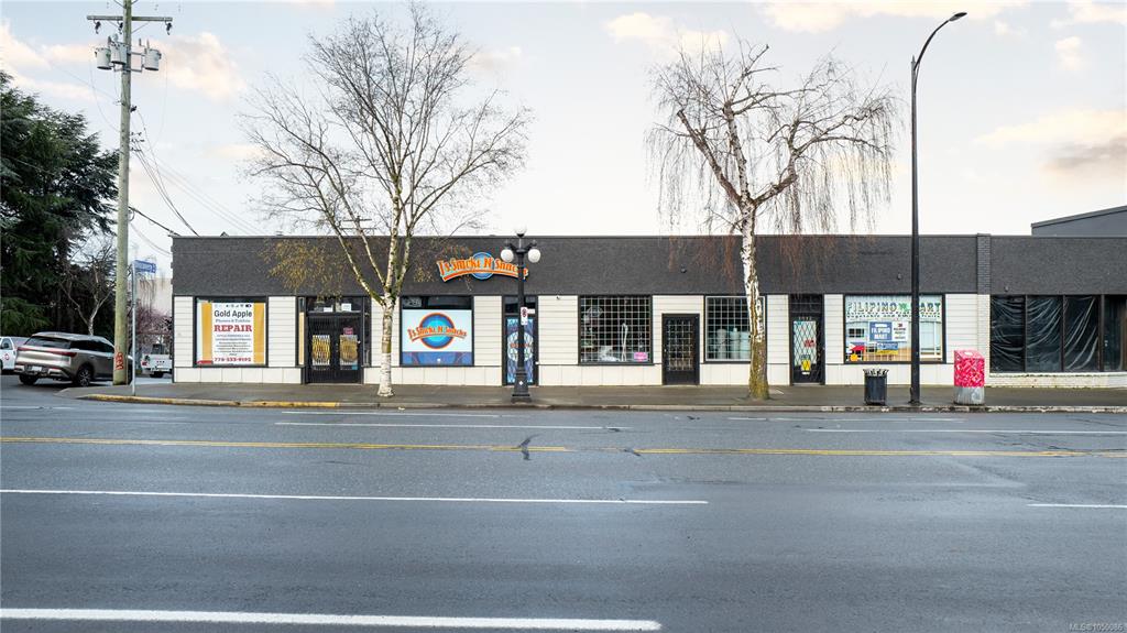 Main View of 2000 Douglas St, Victoria, BC, V8T 4L1