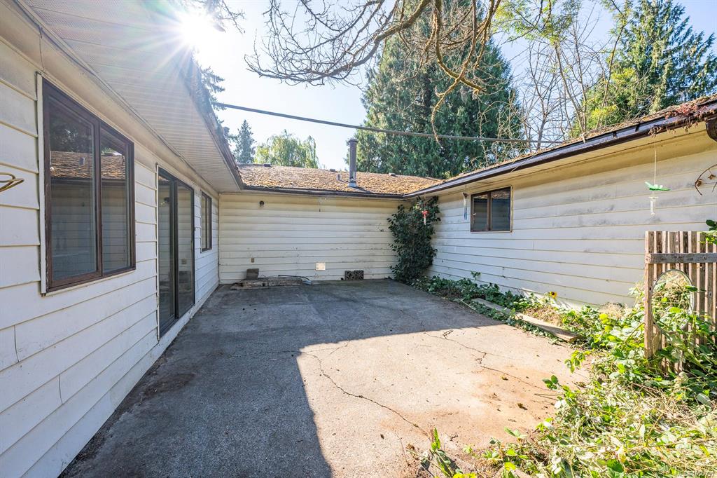 Fifth View of 2547 Mabley Rd, Courtenay, BC, V9N 9K2