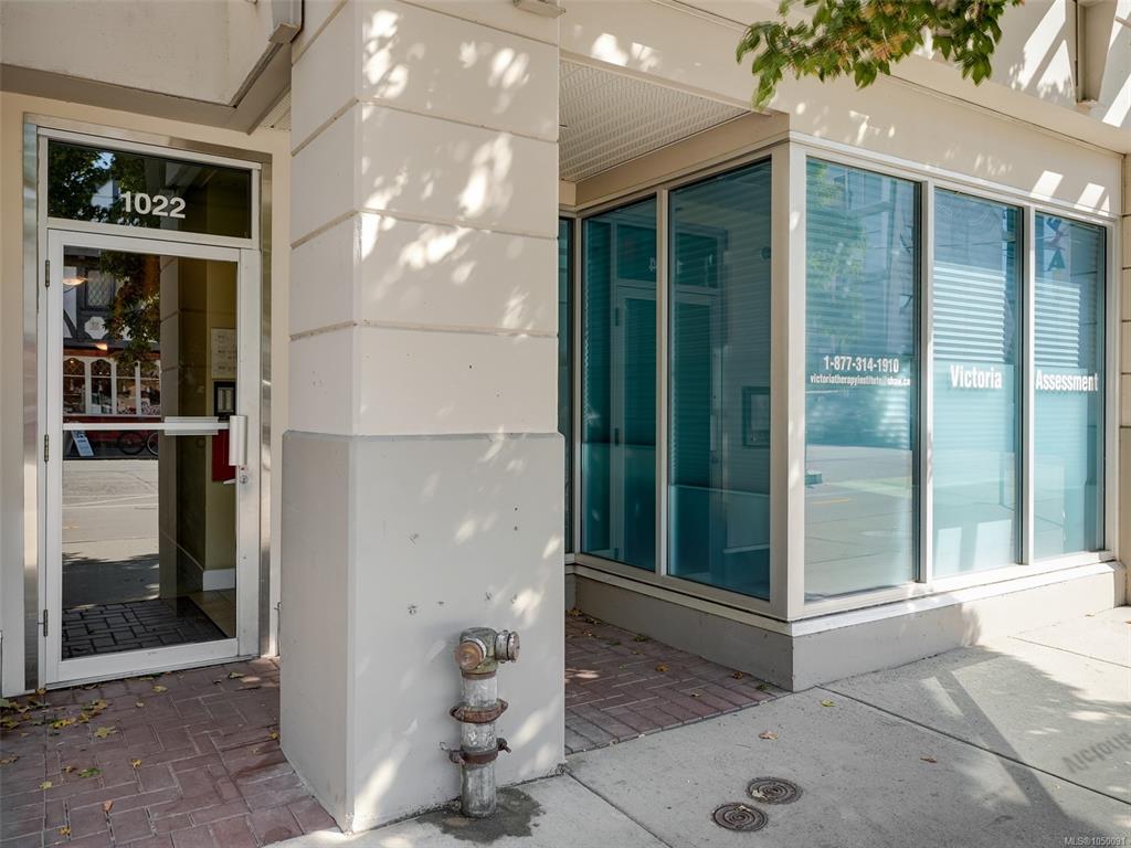 Third View of 1022 Fort St, Victoria, BC, V8V 3K4
