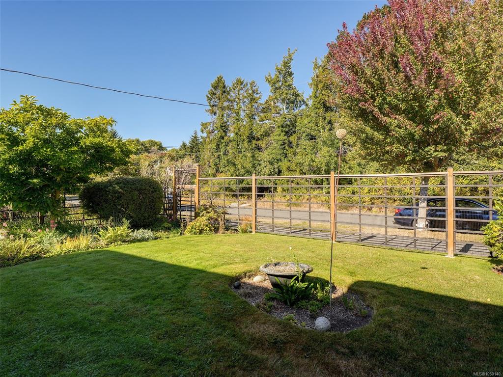 Fourth View of 865 Bank St, Victoria, BC, V8S 4A8