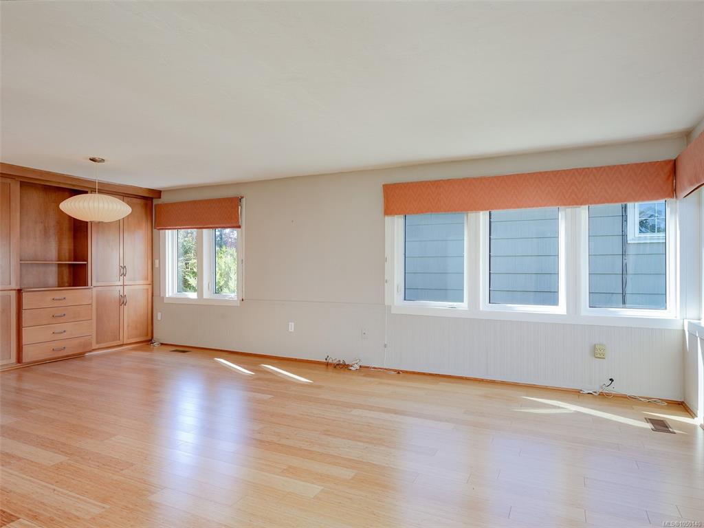 Fifth View of 865 Bank St, Victoria, BC, V8S 4A8