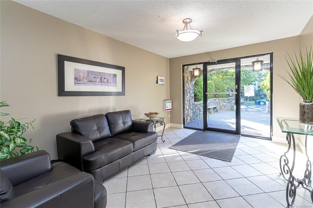 Fourth View of 1039 Linden Ave, Victoria, BC, V8V 4H4