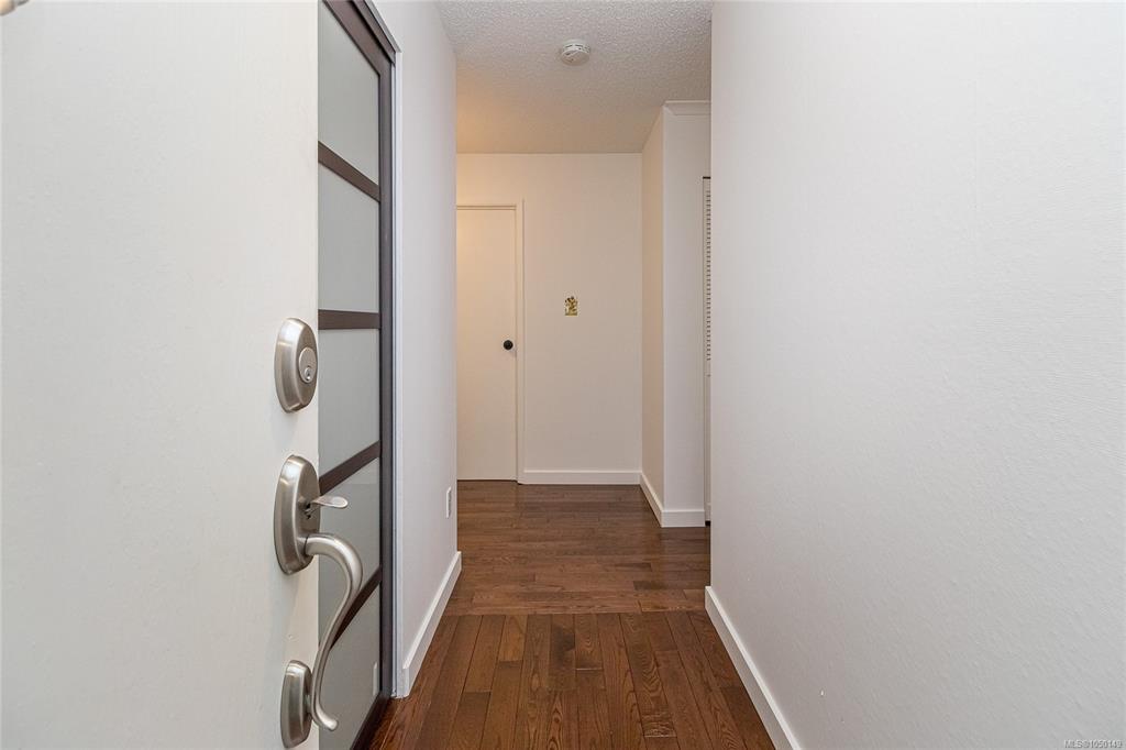 Fifth View of 1039 Linden Ave, Victoria, BC, V8V 4H4