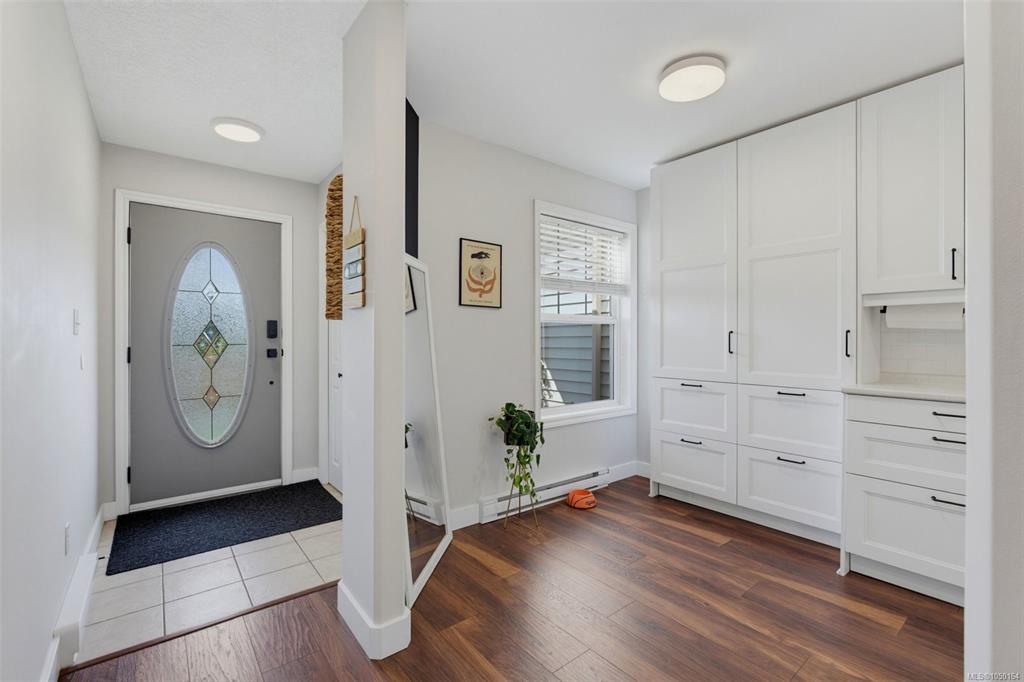 Fourth View of 2563 Millstream Rd, Langford, BC, V9B 6N2