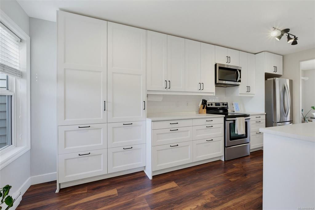 Fifth View of 2563 Millstream Rd, Langford, BC, V9B 6N2