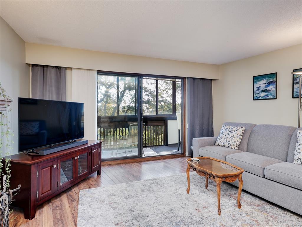 Fourth View of 3962 Cedar Hill Rd, Saanich, BC, V8N 3B8