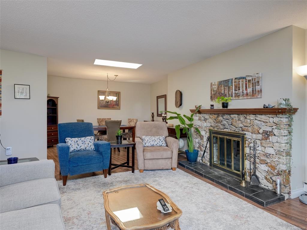 Fifth View of 3962 Cedar Hill Rd, Saanich, BC, V8N 3B8