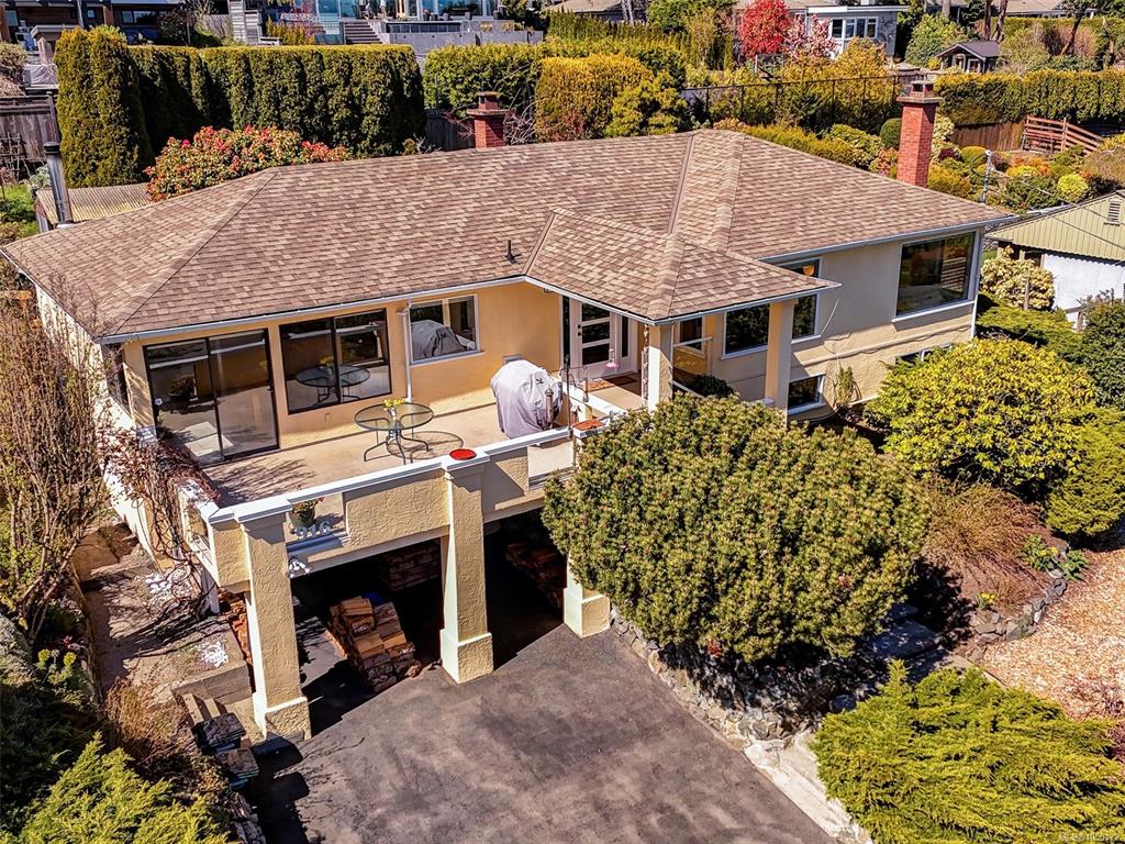 Second View of 916 Claremont Ave, Saanich, BC, V8Y 1K3